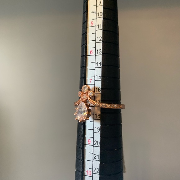 Size 8 rose gold ring. - Picture 2 of 3